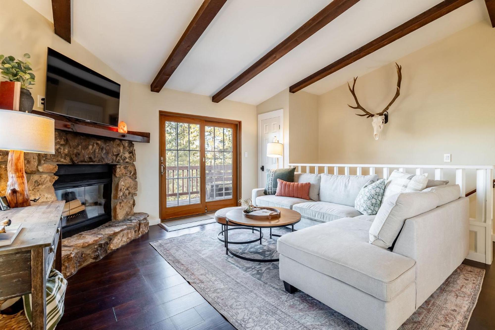 Pine Perch ~ Cozy Mountain W/ Views *